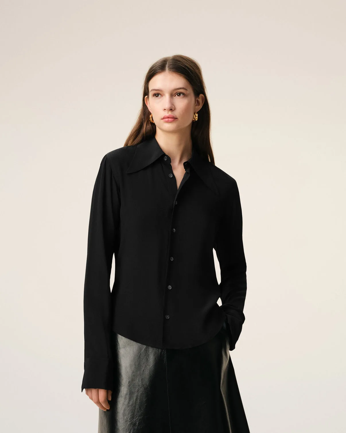 Black Blended Silk Sharp Collar Adjusted Shirt