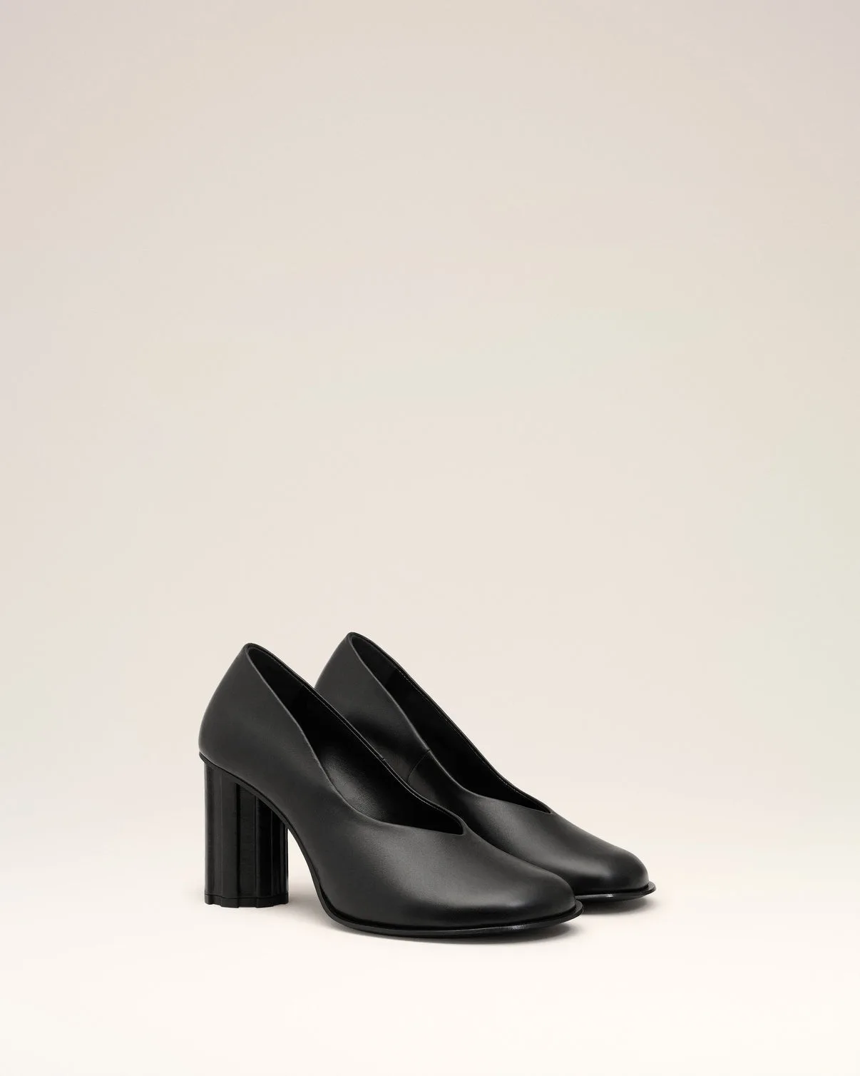 Black Leather Anatomical-toe Piano Pumps
