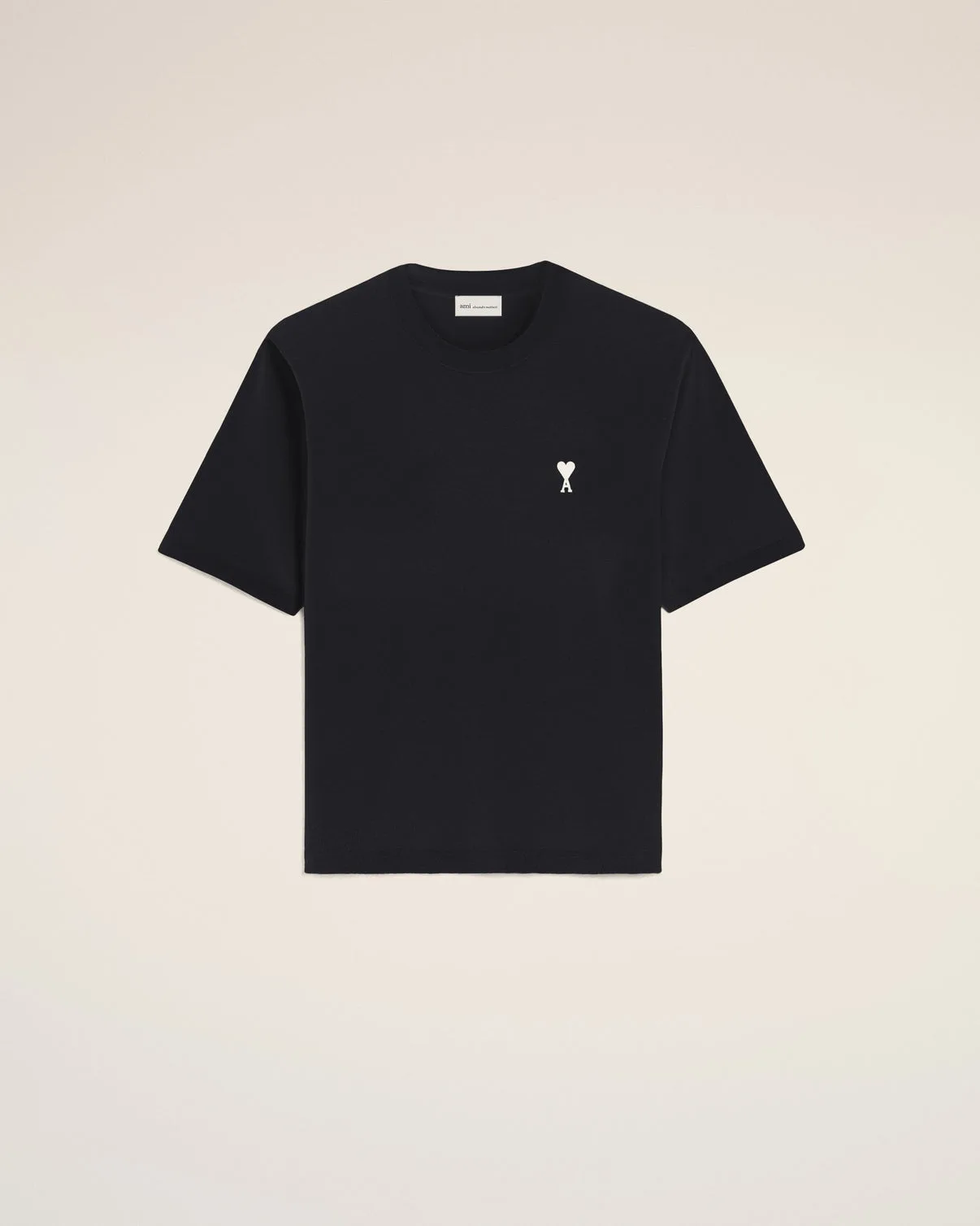 Black t-shirt and "Place des Victoires" print on the back