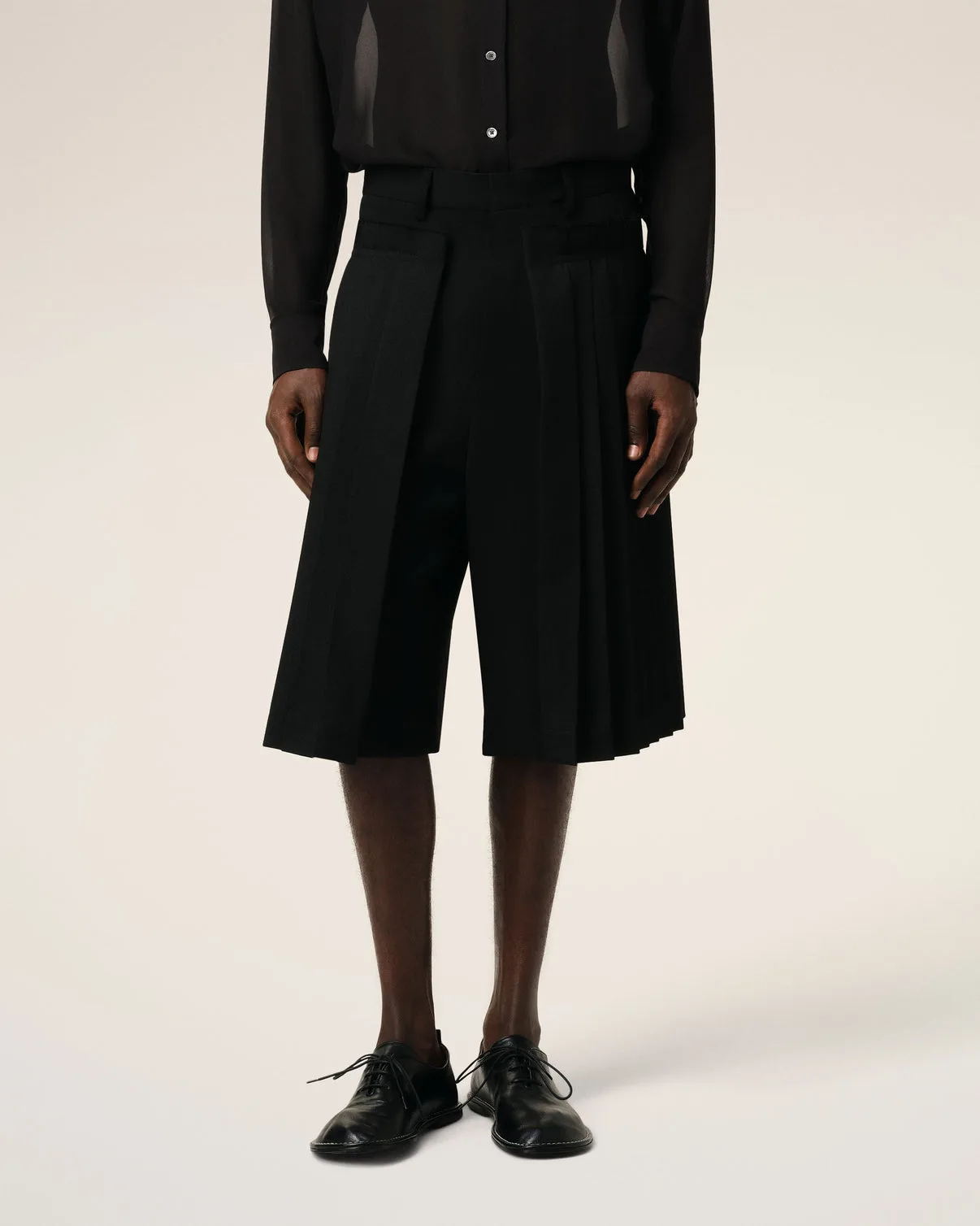 Black Wool Pleated Bermuda