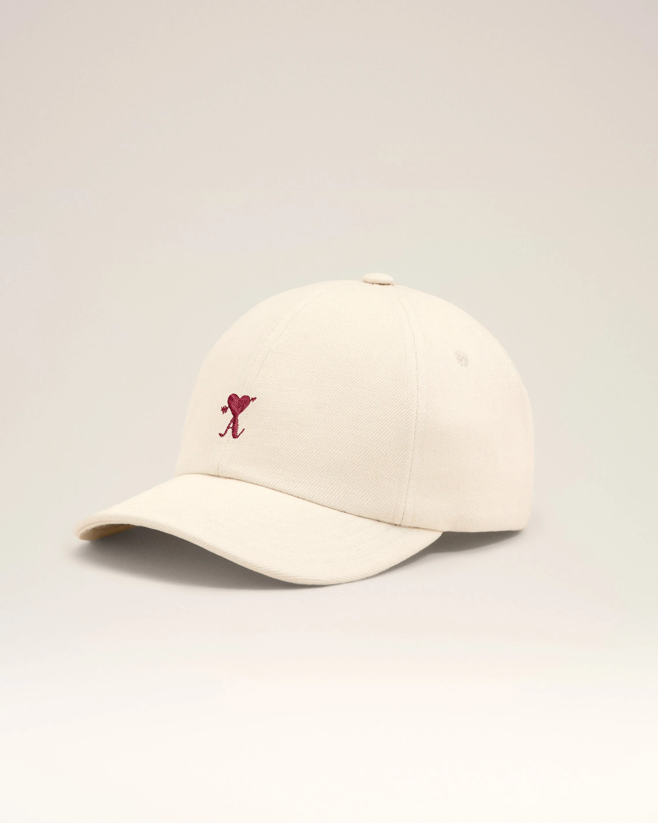 White cotton cap with heart arrow