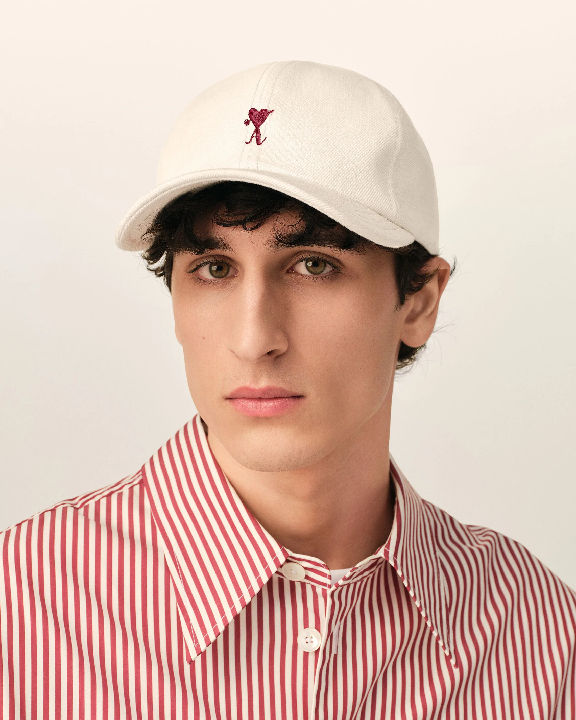 White cotton cap with heart arrow
