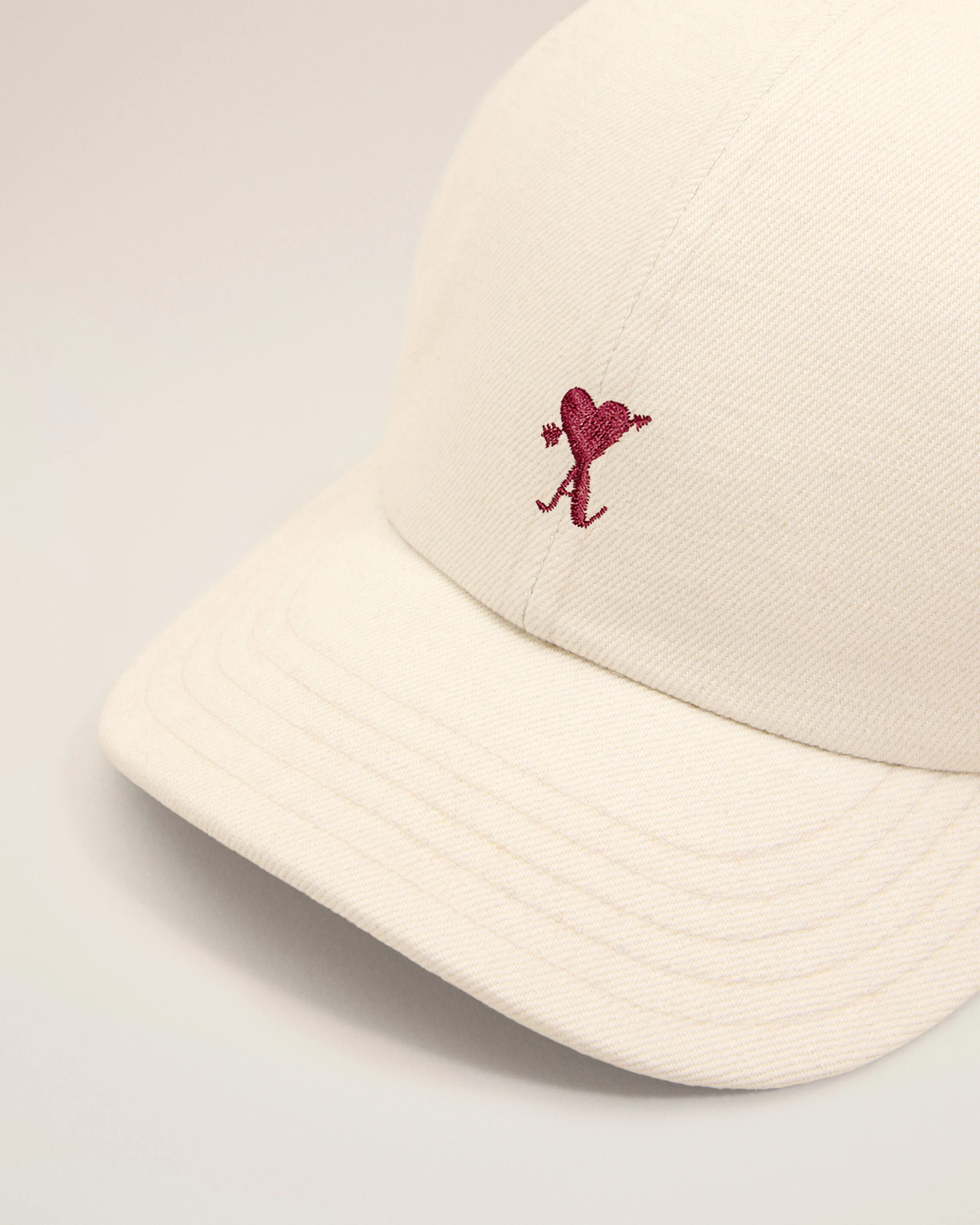 White cotton cap with heart arrow