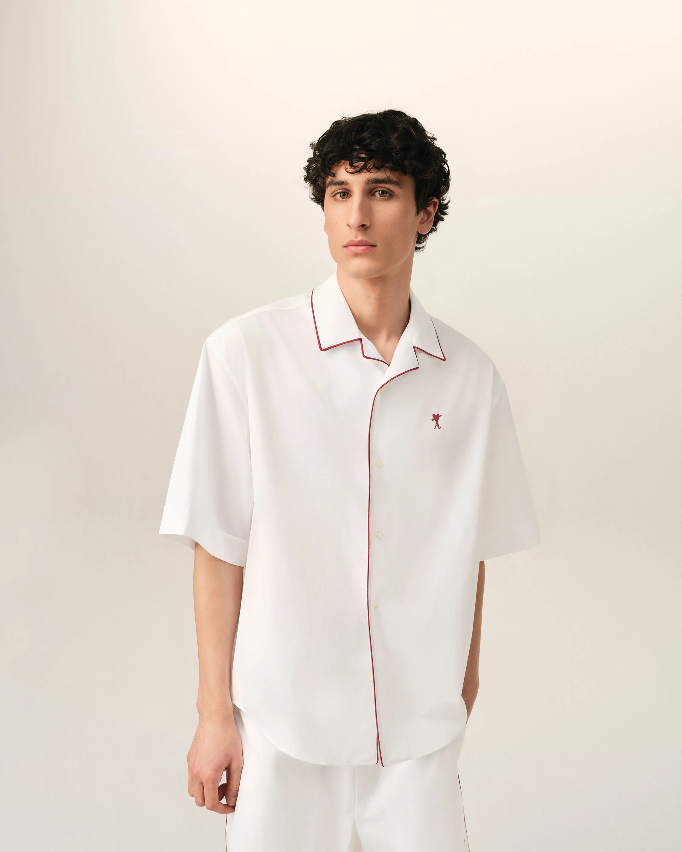 White cotton short-sleeve shirt with heart arrow