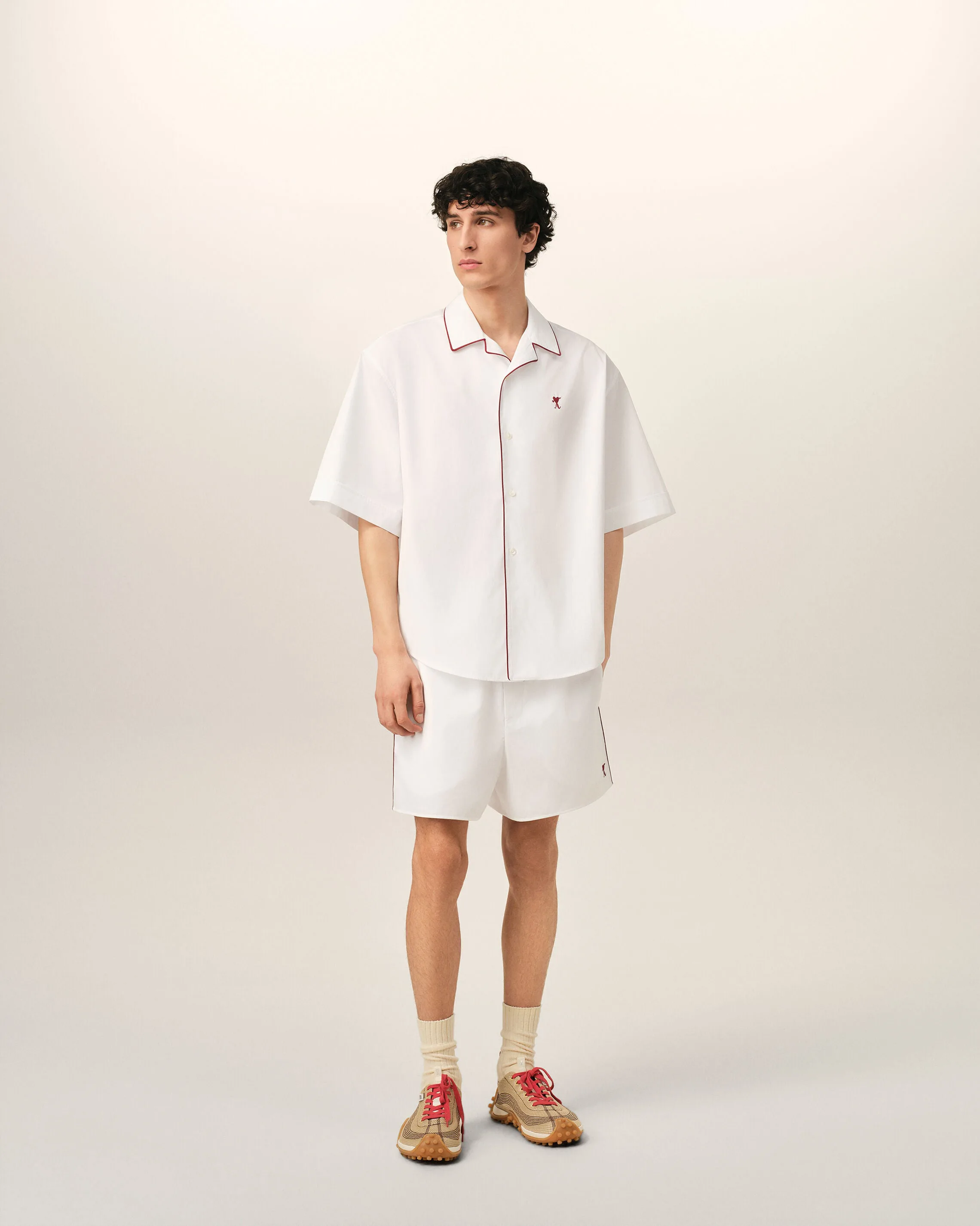 White cotton short-sleeve shirt with heart arrow
