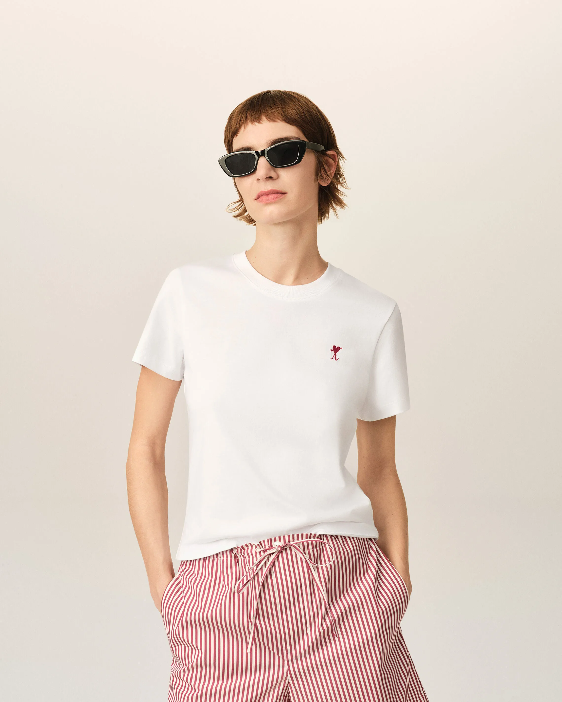 White cotton t-shirt with heart arrow
