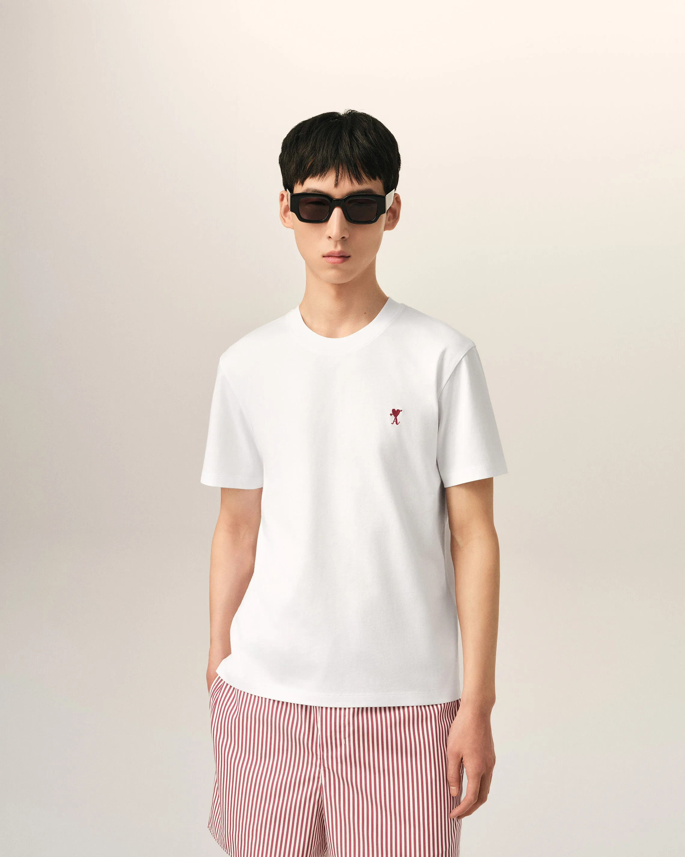 White cotton t-shirt with heart arrow